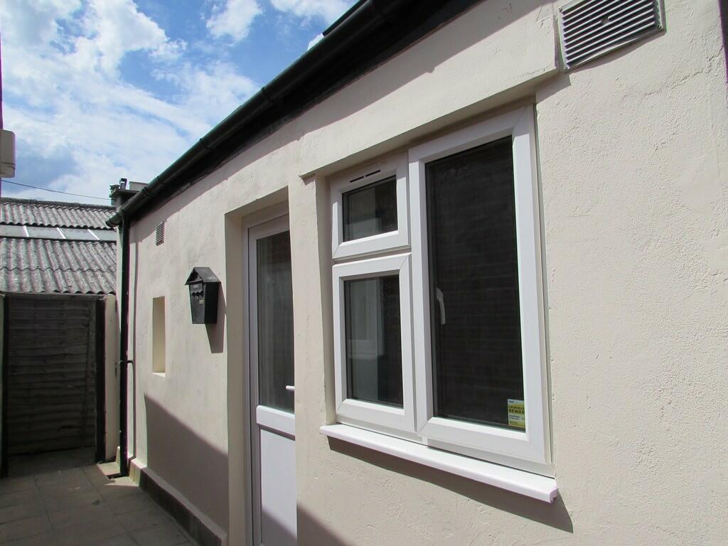 4 bed Studio for rent in Wallington. From Kenyons Estate Agents - Carshalton 4 bed Studio for rent in Wallington. From Kenyons Estate Agents - Carshalton