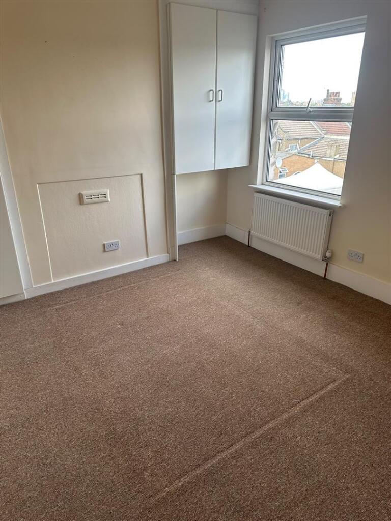 3 bed 1st Floor Flat for rent in London. From Kilmers - Western Gateway 3 bed 1st Floor Flat for rent in London. From Kilmers - Western Gateway