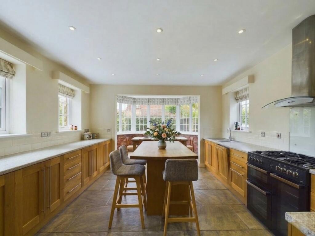 4 bed Detached for rent in Riseholme. From Kinetic Estate Agents Limited - Lincoln 4 bed Detached for rent in Riseholme. From Kinetic Estate Agents Limited - Lincoln