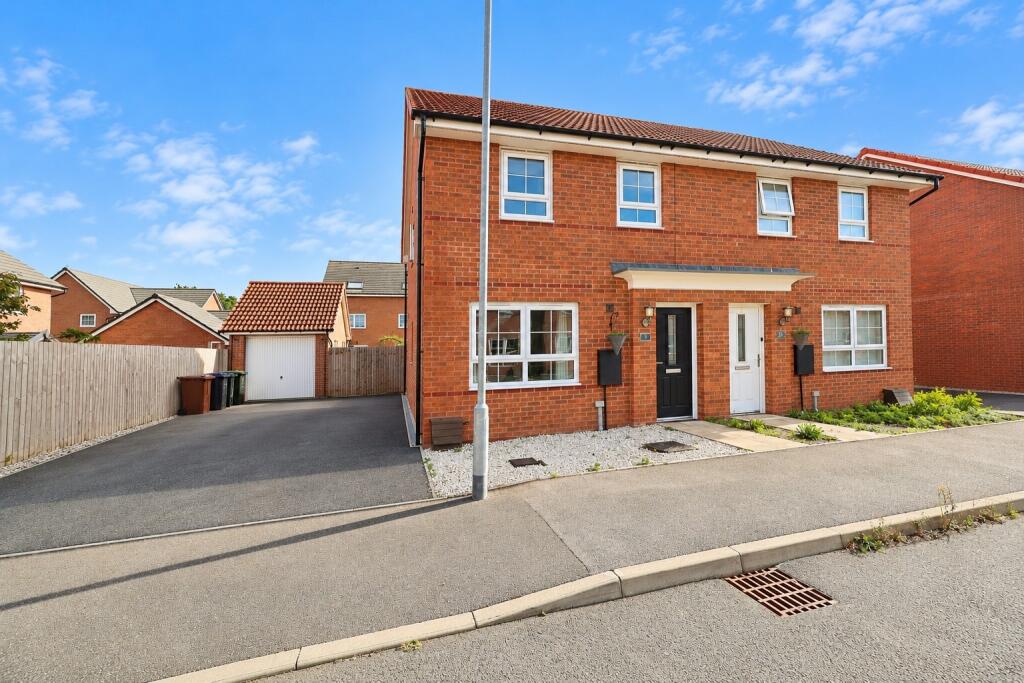 3 bed Semi Detached for rent in North Hykeham. From Kinetic Estate Agents Limited - Lincoln 3 bed Semi Detached for rent in North Hykeham. From Kinetic Estate Agents Limited - Lincoln