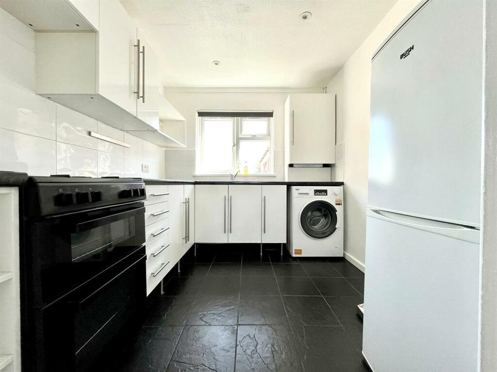 2 bed Flat for rent in Wormley West End. From Kings Group - Cheshunt