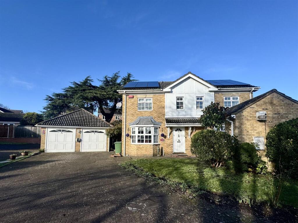 5 bed Detached for rent in Waltham Cross. From Kings Group - Cheshunt 5 bed Detached for rent in Waltham Cross. From Kings Group - Cheshunt