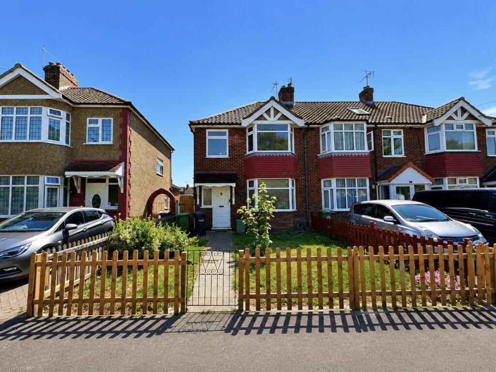 3 bed End of Terrace for rent in Waltham Cross. From Kings Group - Cheshunt 3 bed End of Terrace for rent in Waltham Cross. From Kings Group - Cheshunt