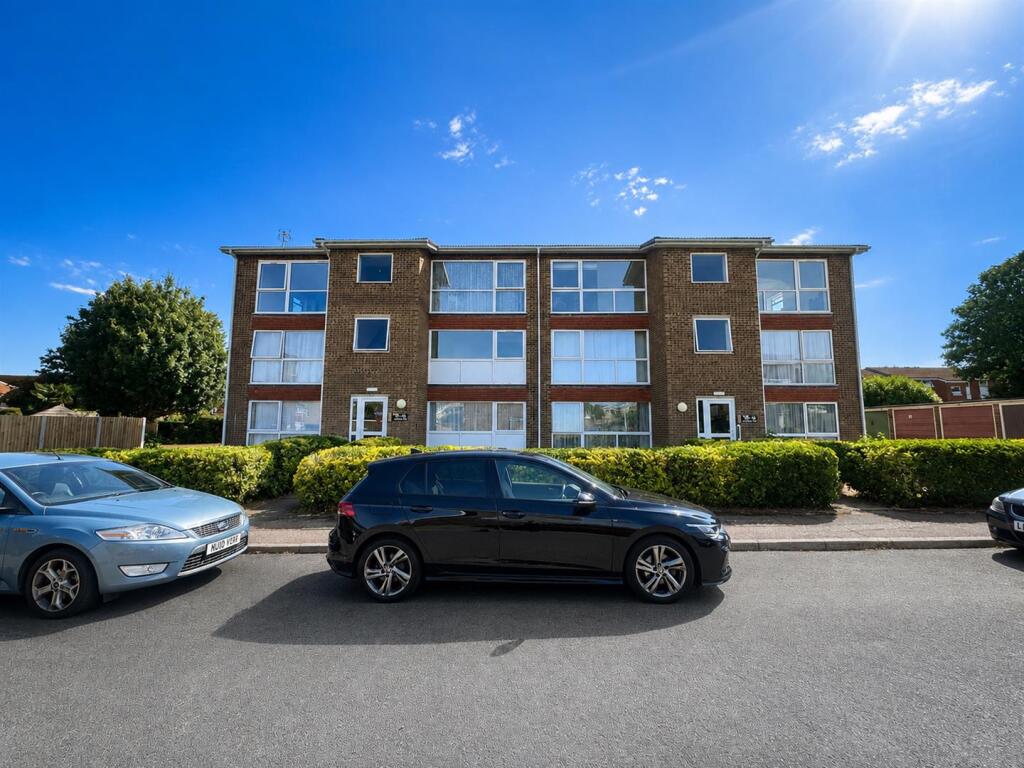 1 bed 1st Floor Flat for rent in Wormley West End. From Kings Group - Cheshunt