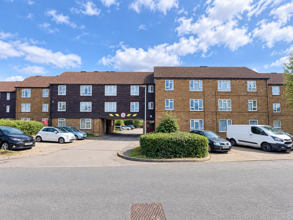 2 bed 1st Floor Flat for rent in Wormley West End. From Kings Group - Cheshunt