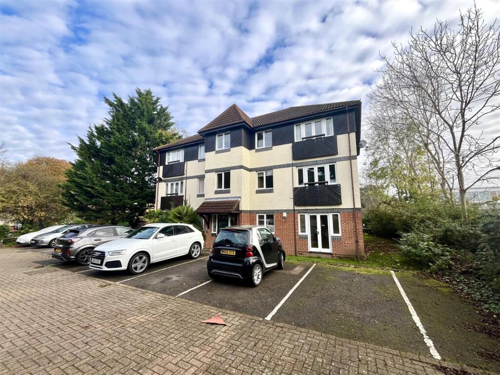 2 bed 1st Floor Flat for rent in Waltham Cross. From Kings Group - Cheshunt