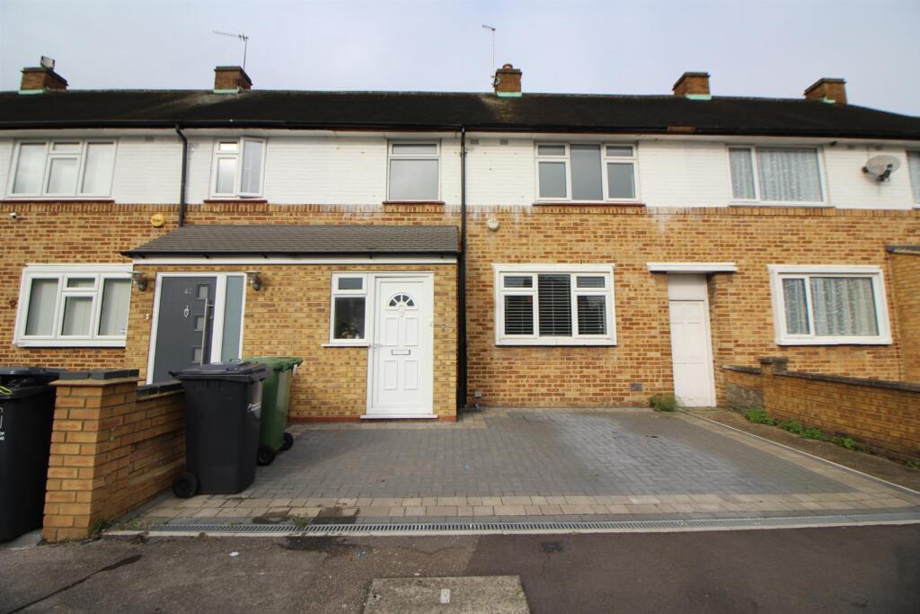 3 bed Mid Terraced House for rent in Waltham Cross. From Kings Group - Cheshunt