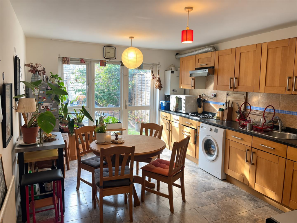 4 bed Detached for rent in Hackney. From Kings Group - Hackney 4 bed Detached for rent in Hackney. From Kings Group - Hackney