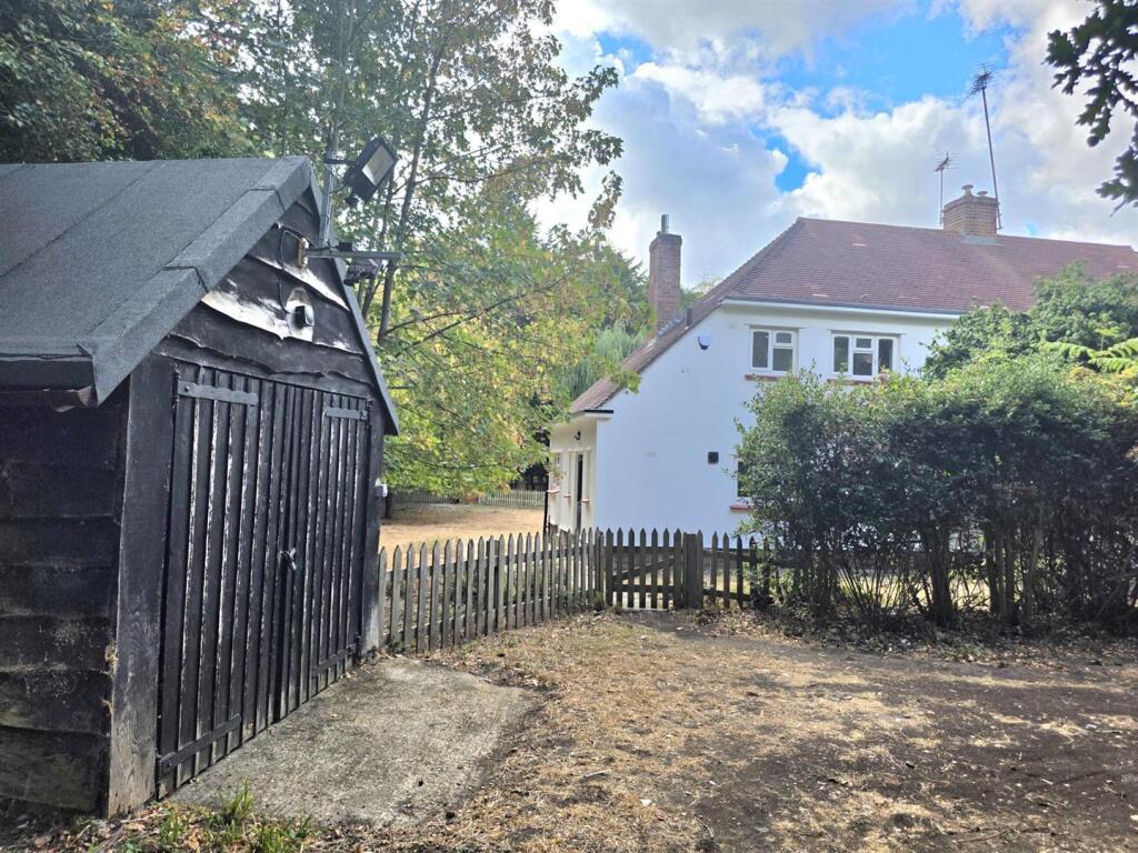 3 bed Detached for rent in Loughton. From Kings Group - South Chingford 3 bed Detached for rent in Loughton. From Kings Group - South Chingford