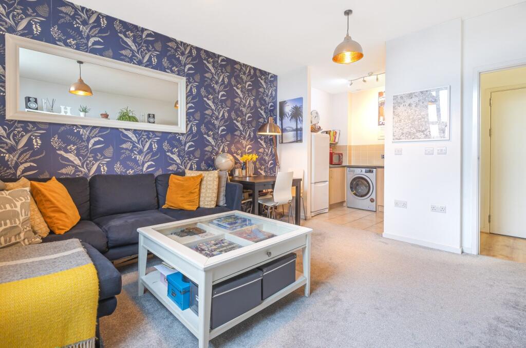 1 bed 1st Floor Flat for rent in London. From Kinleigh Folkard & Hayward - Sales - Acton
