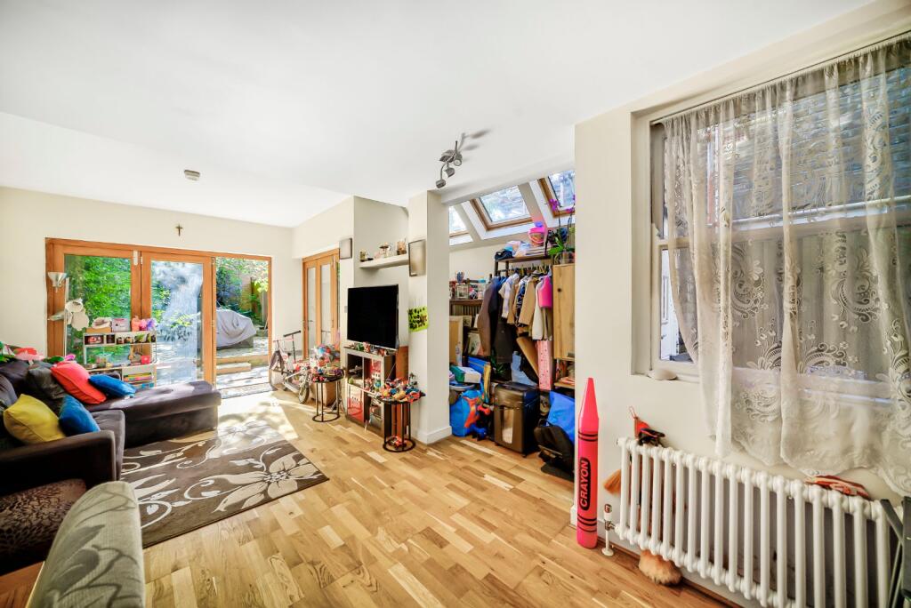 2 bed 1st Floor Flat for rent in London. From Kinleigh Folkard & Hayward - Sales - Acton