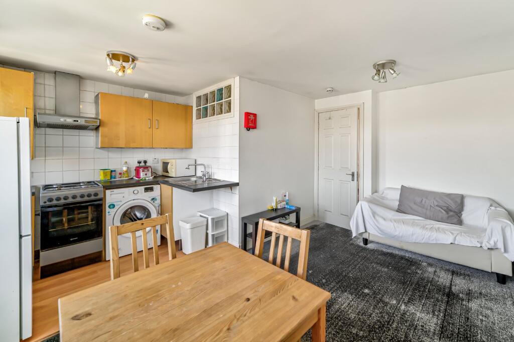 1 bed 1st Floor Flat for rent in Acton. From Kinleigh Folkard & Hayward - Sales - Acton