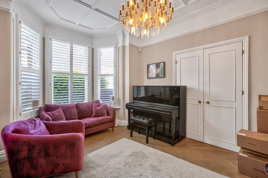 5 bed End of Terrace for rent in London. From Kinleigh Folkard & Hayward - Sales - Acton