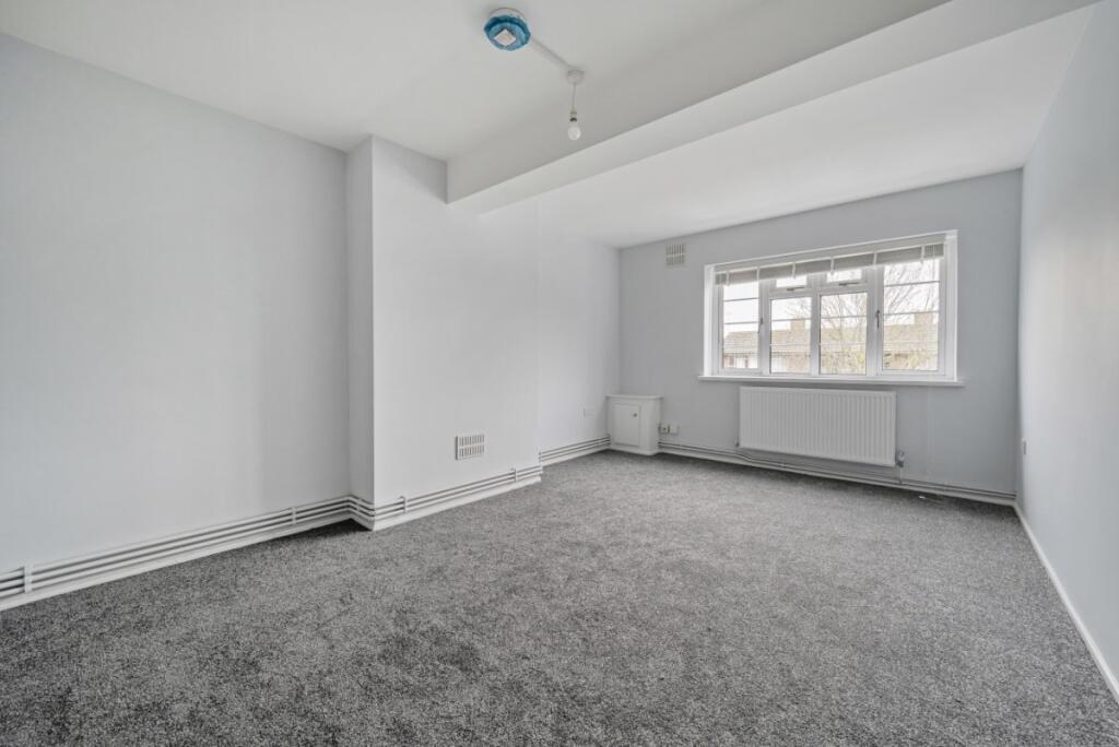 3 bed 1st Floor Flat for rent in Southall. From Kinleigh Folkard & Hayward - Sales - Acton 3 bed 1st Floor Flat for rent in Southall. From Kinleigh Folkard & Hayward - Sales - Acton