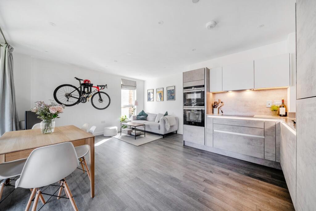 1 bed 1st Floor Flat for rent in London. From Kinleigh Folkard & Hayward - Sales - Acton 1 bed 1st Floor Flat for rent in London. From Kinleigh Folkard & Hayward - Sales - Acton