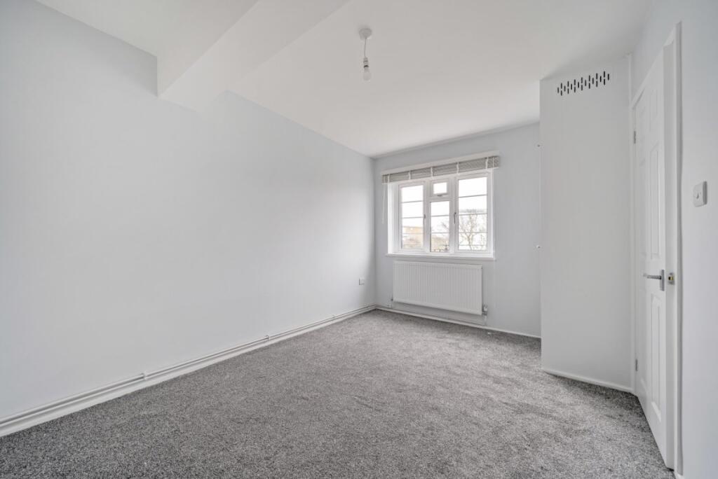 3 bed 1st Floor Flat for rent in Southall. From Kinleigh Folkard & Hayward - Sales - Acton 3 bed 1st Floor Flat for rent in Southall. From Kinleigh Folkard & Hayward - Sales - Acton
