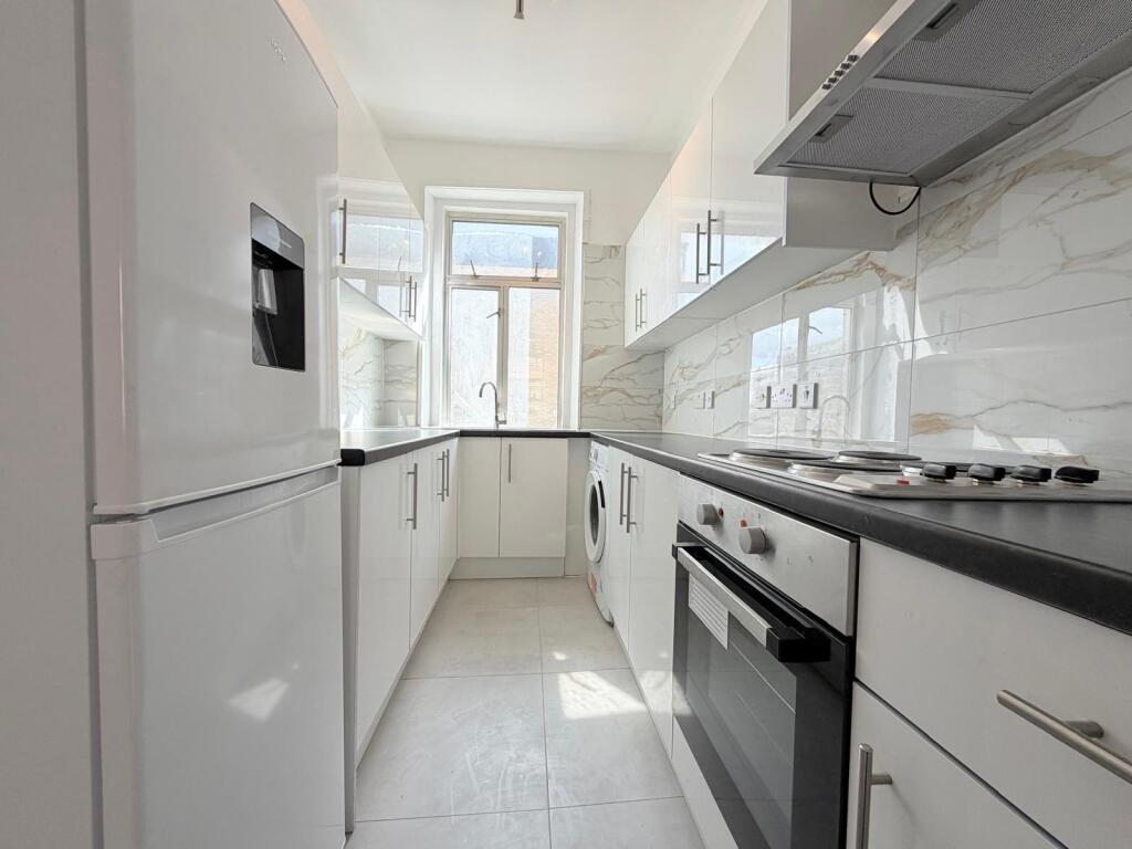 3 bed 1st Floor Flat for rent in London. From Kinleigh Folkard & Hayward - Sales - Acton 3 bed 1st Floor Flat for rent in London. From Kinleigh Folkard & Hayward - Sales - Acton