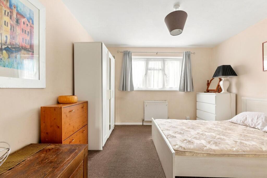 1 bed 1st Floor Flat for rent in London. From Kinleigh Folkard & Hayward - Sales - Acton