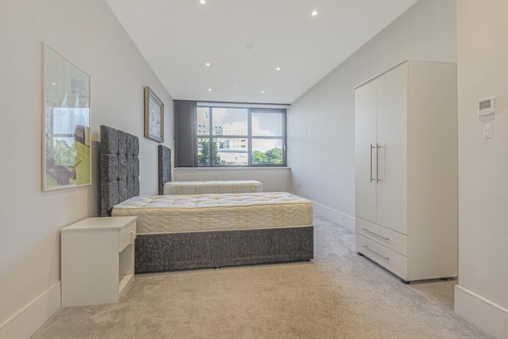 2 bed 1st Floor Flat for rent in London. From Kinleigh Folkard & Hayward - Sales - Acton