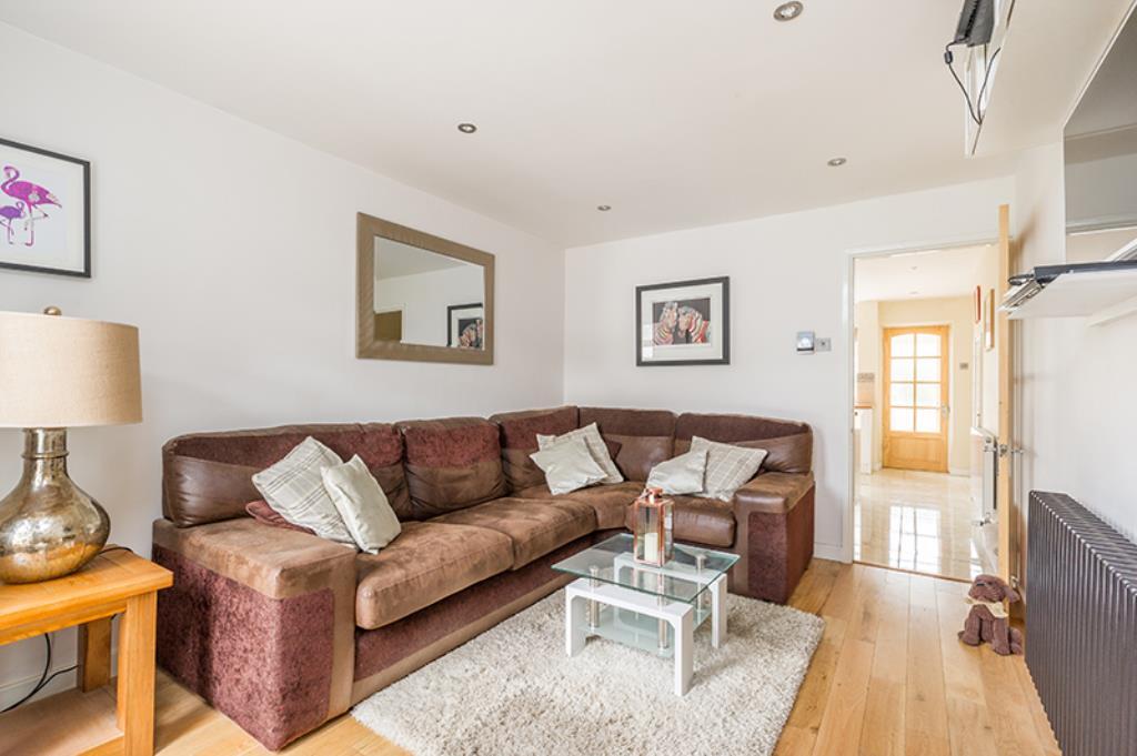 2 bed Mid Terraced House for rent in Woodstock. From Breckon & Breckon - Woodstock