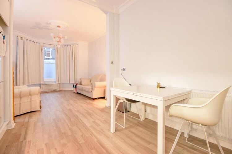 1 bed Apartment for rent in Battersea. From Kinleigh Folkard & Hayward