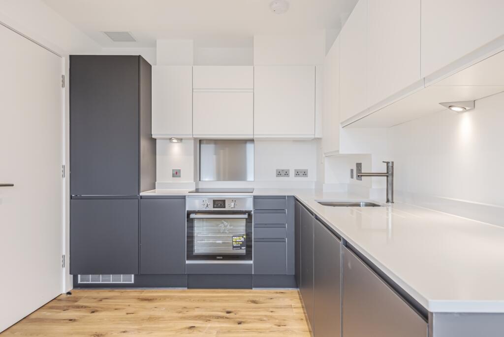 1 bed Flat for rent in Battersea. From Kinleigh Folkard & Hayward