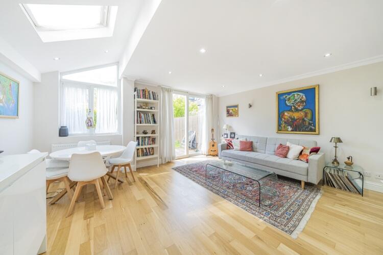 2 bed Apartment for rent in Battersea. From Kinleigh Folkard & Hayward
