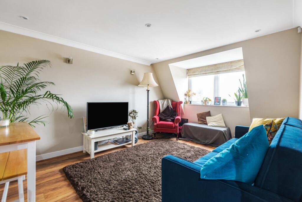 2 bed 1st Floor Flat for rent in London. From Kinleigh Folkard & Hayward - Lettings - Battersea