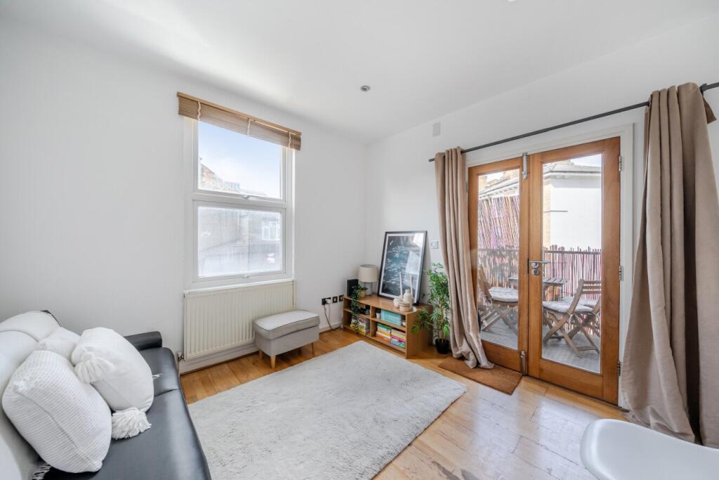 2 bed 1st Floor Flat for rent in Clapham. From Kinleigh Folkard & Hayward - Lettings - Battersea