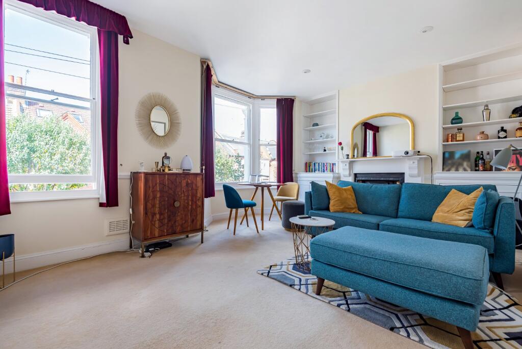 2 bed 1st Floor Flat for rent in Battersea. From Kinleigh Folkard & Hayward - Lettings - Battersea