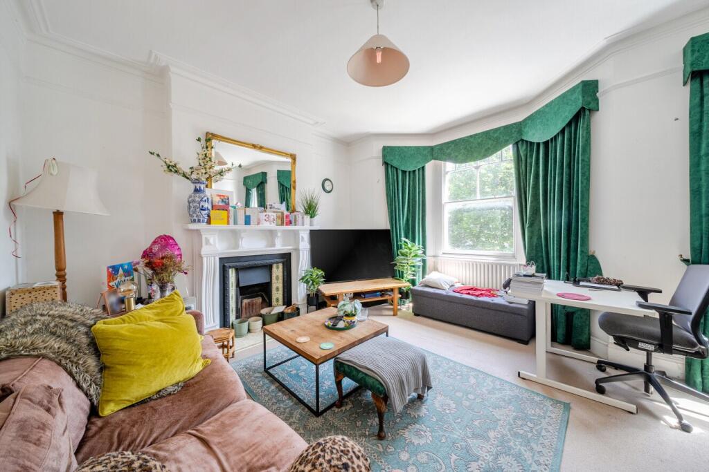 2 bed Annexe for rent in Battersea. From Kinleigh Folkard & Hayward - Lettings - Battersea