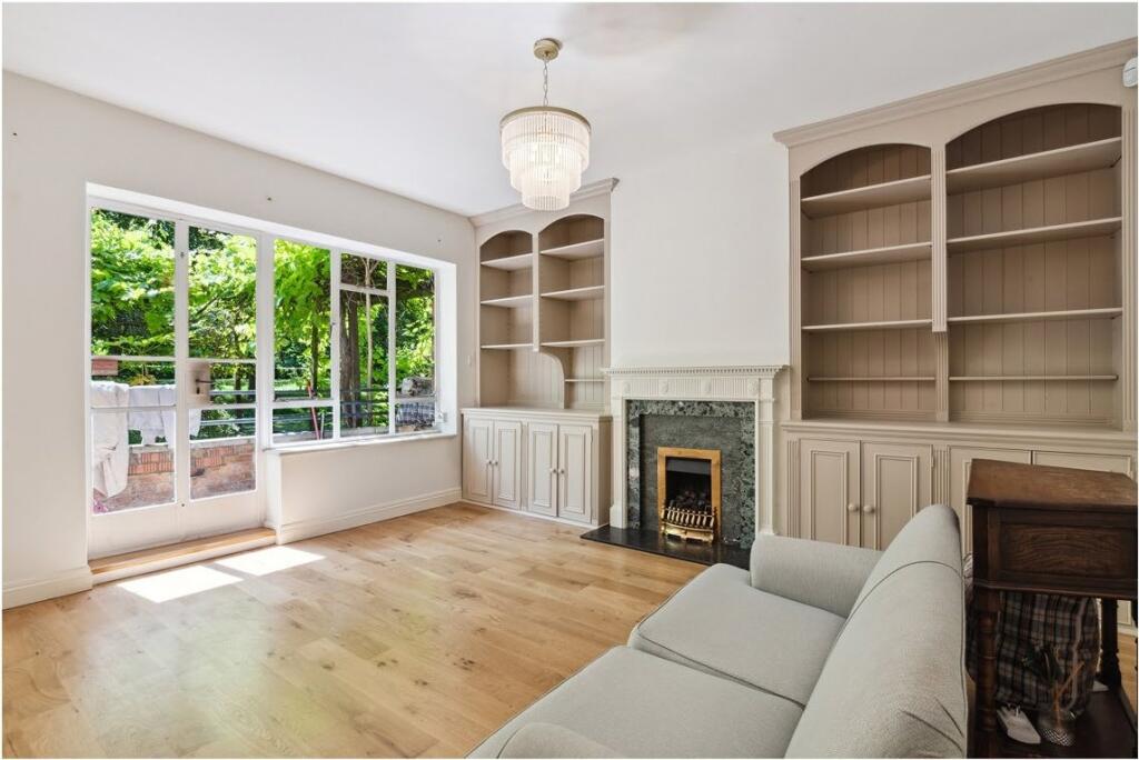 3 bed 1st Floor Flat for rent in Battersea. From Kinleigh Folkard & Hayward - Lettings - Battersea