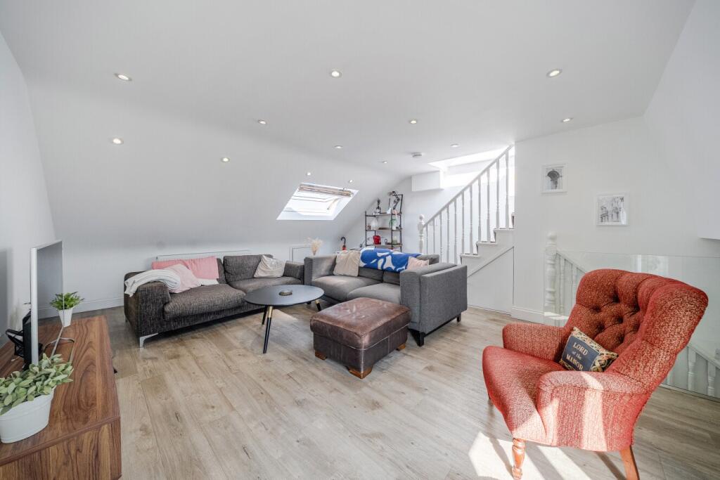 3 bed Not Specified for rent in London. From Kinleigh Folkard & Hayward - Lettings - Battersea