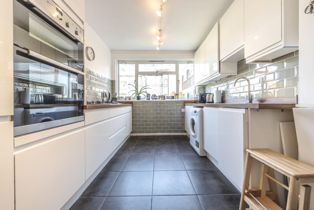 3 bed Not Specified for rent in London. From Kinleigh Folkard & Hayward - Lettings - Battersea