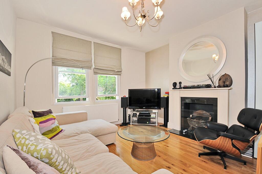 4 bed Annexe for rent in London. From Kinleigh Folkard & Hayward - Lettings - Battersea