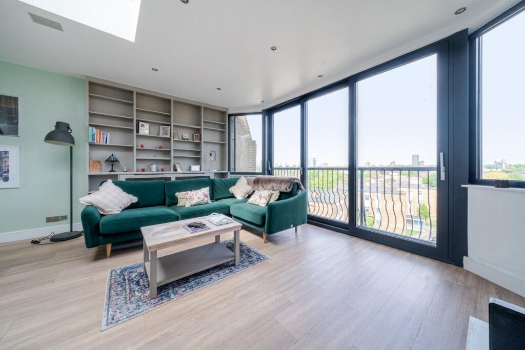 2 bed 1st Floor Flat for rent in London. From Kinleigh Folkard & Hayward - Lettings - Battersea