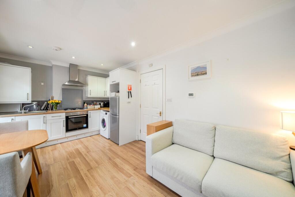 1 bed 1st Floor Flat for rent in Battersea. From Kinleigh Folkard & Hayward - Lettings - Battersea 1 bed 1st Floor Flat for rent in Battersea. From Kinleigh Folkard & Hayward - Lettings - Battersea