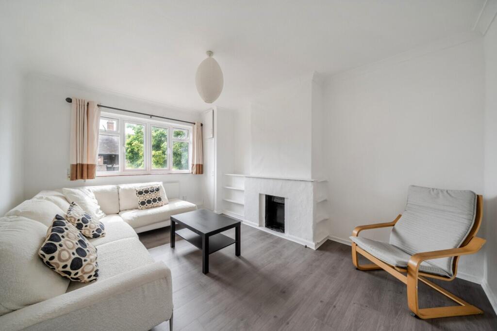 3 bed 1st Floor Flat for rent in London. From Kinleigh Folkard & Hayward - Lettings - Battersea