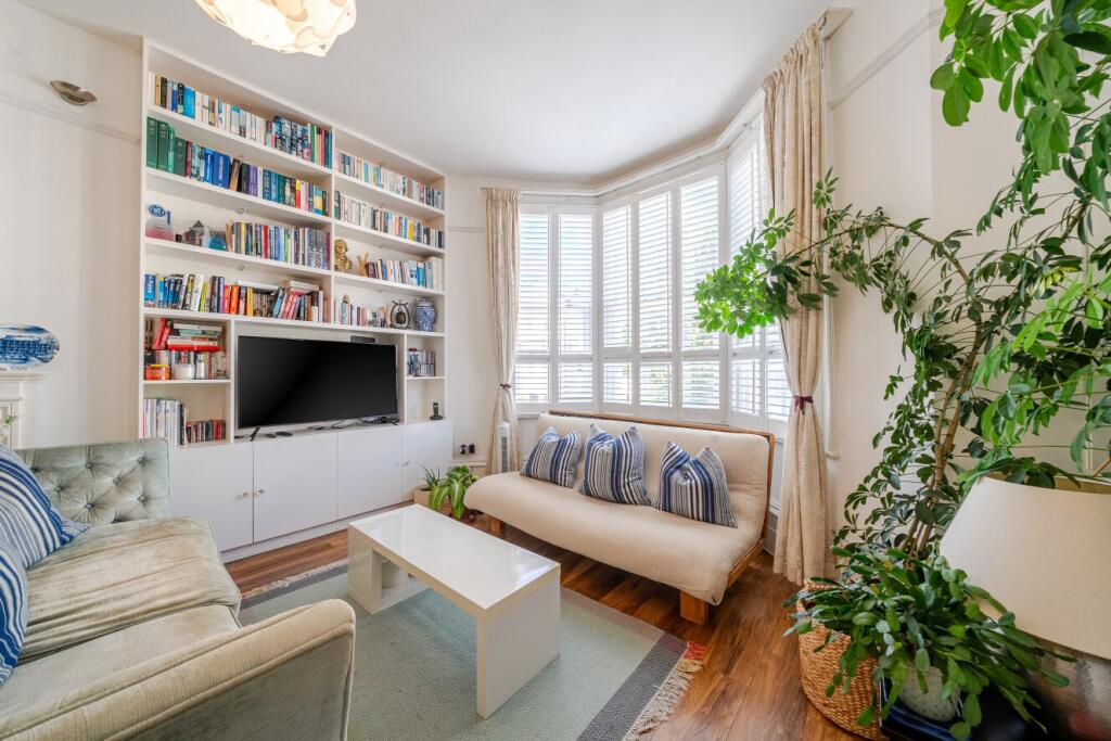2 bed Annexe for rent in London. From Kinleigh Folkard & Hayward - Lettings - Battersea