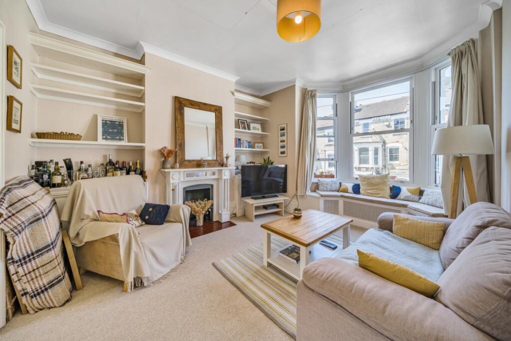2 bed 1st Floor Flat for rent in Battersea. From Kinleigh Folkard & Hayward - Lettings - Battersea