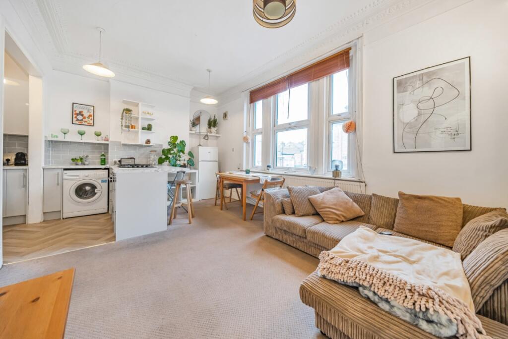 2 bed 1st Floor Flat for rent in Battersea. From Kinleigh Folkard & Hayward - Lettings - Battersea