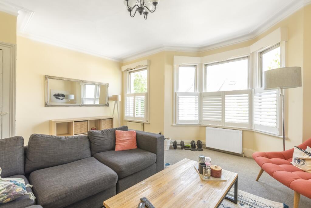 2 bed 1st Floor Flat for rent in London. From Kinleigh Folkard & Hayward - Lettings - Battersea