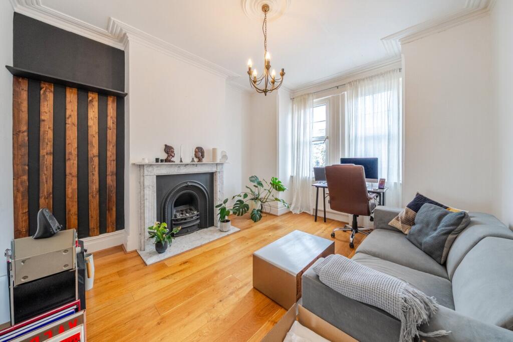 2 bed 1st Floor Flat for rent in Clapham. From Kinleigh Folkard & Hayward - Lettings - Battersea 2 bed 1st Floor Flat for rent in Clapham. From Kinleigh Folkard & Hayward - Lettings - Battersea