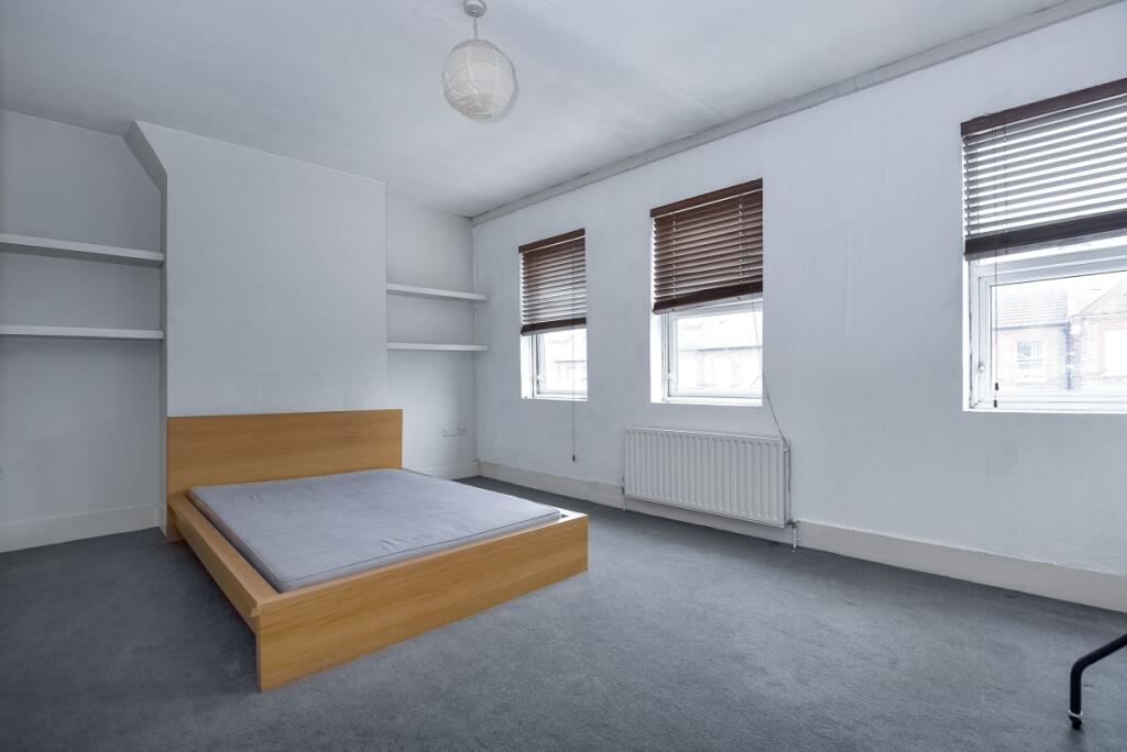 3 bed Apartment for rent in Catford. From Kinleigh Folkard & Hayward - Brockley