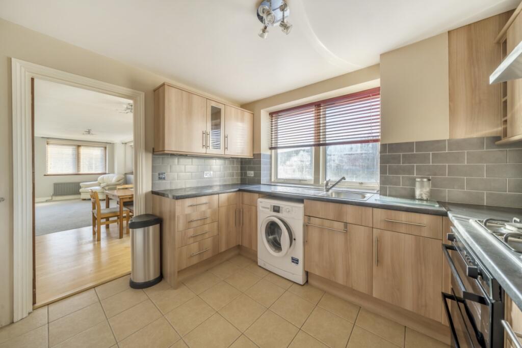 3 bed 1st Floor Flat for rent in London. From Kinleigh Folkard & Hayward - Sales - Brockley