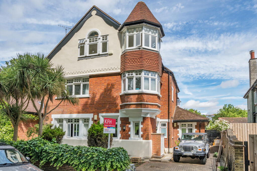 2 bed 1st Floor Flat for rent in London. From Kinleigh Folkard & Hayward - Sales - Brockley