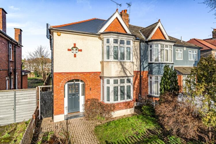3 bed Detached House for rent in Catford. From Kinleigh Folkard & Hayward - Catford
