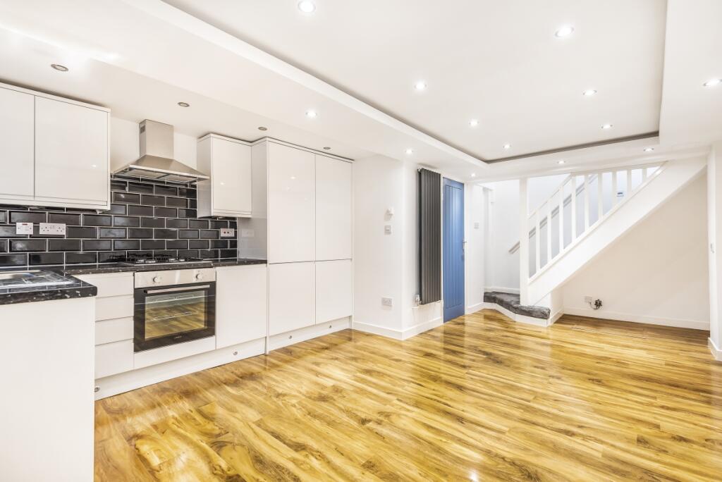 1 bed 1st Floor Flat for rent in London. From Kinleigh Folkard & Hayward - Lettings - Catford