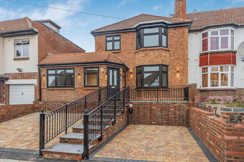 3 bed Detached for rent in London. From Kinleigh Folkard & Hayward - Lettings - Catford 3 bed Detached for rent in London. From Kinleigh Folkard & Hayward - Lettings - Catford