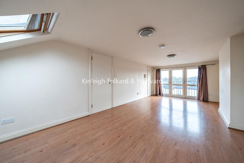 4 bed 1st Floor Flat for rent in Catford. From Kinleigh Folkard & Hayward - Lettings - Catford 4 bed 1st Floor Flat for rent in Catford. From Kinleigh Folkard & Hayward - Lettings - Catford